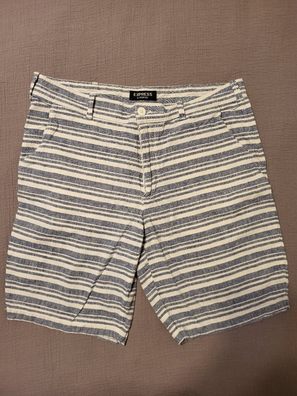 Express Classic Fit Linen Shorts. Size 34